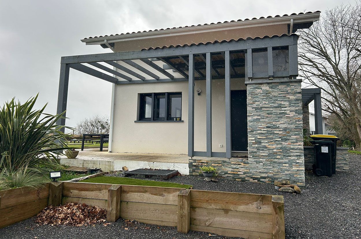 charpentier Capbreton, charpentier Dax, charpentier traditionnelle Capbreton, charpentier traditionnelle Dax, isolation par extérieur Capbreton, isolation par extérieur Dax, maison ossature bois Capbreton, maison ossature bois Dax, surélévation maison Capbreton, surélévation maison Dax