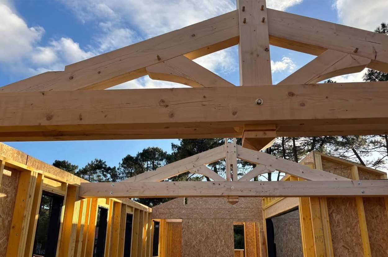 charpentier Capbreton, charpentier Dax, charpentier traditionnelle Capbreton, charpentier traditionnelle Dax, isolation par extérieur Capbreton, isolation par extérieur Dax, maison ossature bois Capbreton, maison ossature bois Dax, surélévation maison Capbreton, surélévation maison Dax